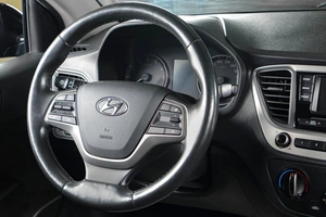 Седан Hyundai Solaris 2018 года, 1229000 рублей, Тюмень