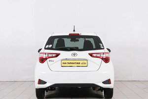 Хетчбэк Toyota Vitz 2019 года, 949000 рублей, Красноярск
