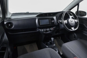 Хетчбэк Toyota Vitz 2018 года, 1199000 рублей, Новосибирск