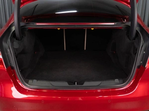 Седан Jaguar XE 2016 года, 1497000 рублей, Тюмень