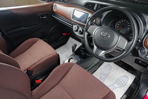 Хетчбэк Toyota Vitz 2012 года, 1069000 рублей, Тюмень