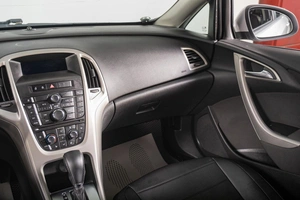 Хетчбэк Opel Astra 2011 года, 709000 рублей, Томск