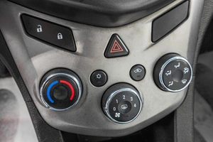 Седан Chevrolet Aveo 2013 года, 539000 рублей, Барнаул