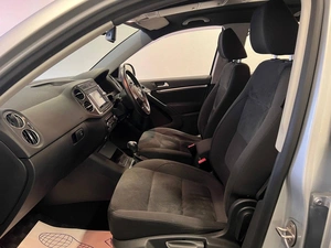 Внедорожник Volkswagen Tiguan 2013 года, 1349000 рублей, Красноярск