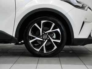 Внедорожник Toyota C-HR 2017 года, 1900000 рублей, Красноярск