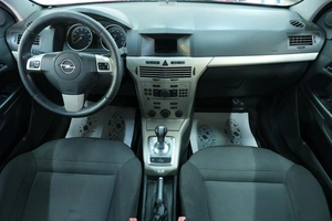 Хетчбэк Opel Astra GTC 2007 года, 569000 рублей, Омск