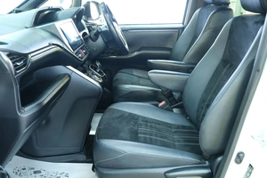 Минивэн Toyota Esquire 2019 года, 2499000 рублей, Омск