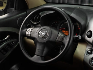 Внедорожник Toyota RAV4 2010 года, 1199000 рублей, Тюмень