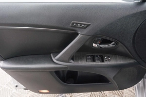 Седан Toyota Avensis 2009 года, 1269000 рублей, Красноярск