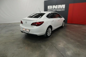 Седан Opel Astra 2013 года, 925000 рублей, Курск