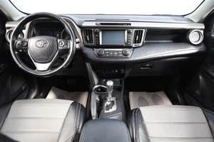 Внедорожник Toyota RAV4 2017 года, 2449000 рублей, Новосибирск