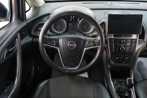 Хетчбэк Opel Astra 2011 года, 779000 рублей, Омск