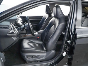 Седан Toyota Camry 2020 года, 2890000 рублей, Москва