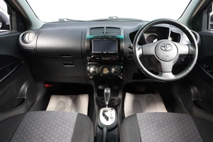 Хетчбэк Toyota Ist 2012 года, 969000 рублей, Новосибирск