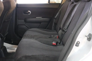 Хетчбэк Nissan Tiida 2011 года, 929000 рублей, Омск