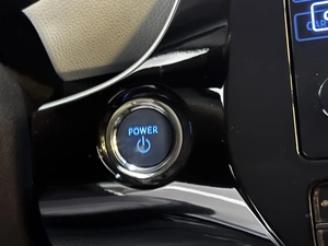 Лифтбек Toyota Prius 2017 года, 1747000 рублей, Красноярск