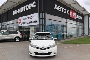 Хэтчбек Toyota Yaris 2012 года, 1200000 рублей, Мирное