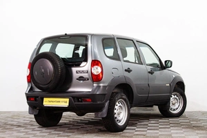 Внедорожник Chevrolet Niva 2016 года, 599000 рублей, Сургут