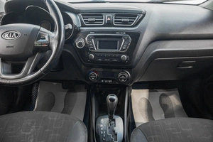 Седан Kia Rio 2012 года, 799000 рублей, Барнаул