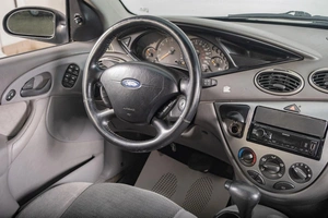 Хетчбэк Ford Focus 2001 года, 229000 рублей, Томск