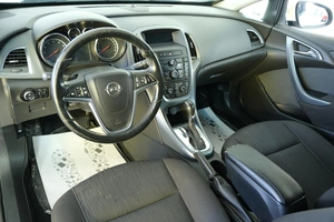 Хетчбэк Opel Astra GTC 2012 года, 799000 рублей, Омск