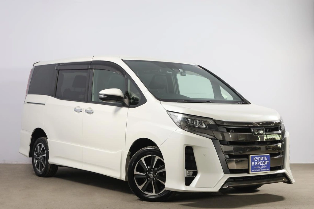 Минивэн Toyota Noah 2019 года, 2799000 рублей, Новосибирск