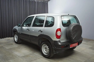 Внедорожник Chevrolet Niva 2018 года, 630000 рублей, Красноярск