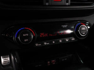 Седан Kia Cerato 2019 года, 1820000 рублей, Красный Пахарь