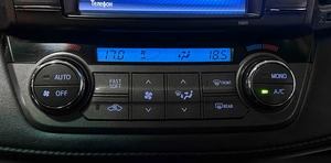 Внедорожник Toyota RAV4 2015 года, 2107000 рублей, Красноярск