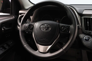 Внедорожник Toyota RAV4 2017 года, 2599000 рублей, Новосибирск