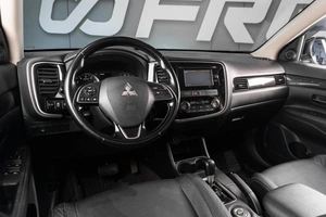 Внедорожник Mitsubishi Outlander 2016 года, 2109000 рублей, Петрозаводск