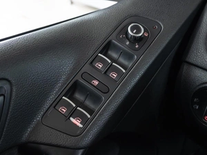 Внедорожник Volkswagen Tiguan 2011 года, 1181000 рублей, Краснодар