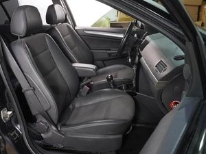 Седан Opel Astra 2010 года, 599000 рублей, Воронеж