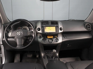 Внедорожник Toyota RAV4 2011 года, 1690000 рублей, Омск