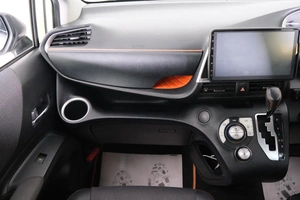 Минивэн Toyota Sienta 2018 года, 1589000 рублей, Омск