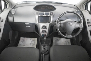 Хетчбэк Toyota Vitz 2009 года, 679000 рублей, Кемерово