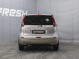 Хетчбэк Nissan Note 2012 года, 810000 рублей, Омск