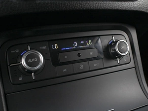 Внедорожник Volkswagen Touareg 2012 года, 1800000 рублей, Омск