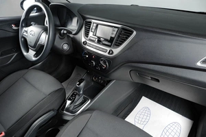 Седан Hyundai Solaris 2017 года, 1489000 рублей, Тюмень