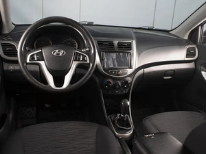 Седан Hyundai Solaris 2014 года, 990000 рублей, Омск