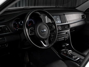 Седан Kia Optima 2018 года, 2049000 рублей, Тюмень