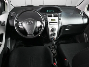 Хетчбэк Toyota Yaris 2006 года, 599000 рублей, Аксай