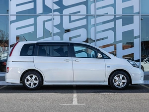 Минивэн Toyota Isis 2010 года, 1232000 рублей, Краснодар