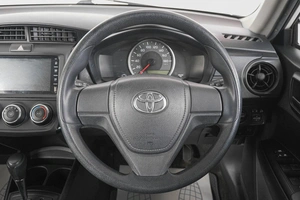 Седан Toyota Corolla Axio 2018 года, 1389000 рублей, Кемерово