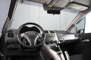Хетчбэк Toyota Auris 2008 года, 590000 рублей, Омск