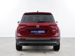 Внедорожник Volkswagen Tiguan 2017 года, 2531444 рублей, Москва
