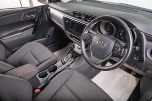 Хетчбэк Toyota Auris 2016 года, 1649000 рублей, Томск