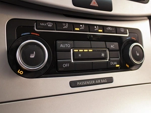 Седан Volkswagen Passat CC 2011 года, 1050000 рублей, Омск