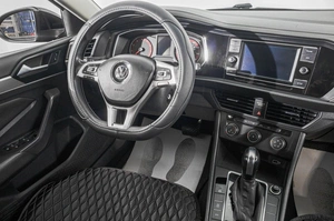 Седан Volkswagen Jetta 2018 года, 1349000 рублей, Барнаул