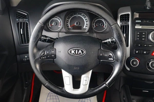 Хетчбэк Kia Ceed 2011 года, 719000 рублей, Тюмень